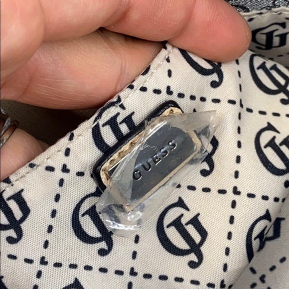 Guess -monogram -drawstring bucket bag- beige/grey - Picture 8 of 8